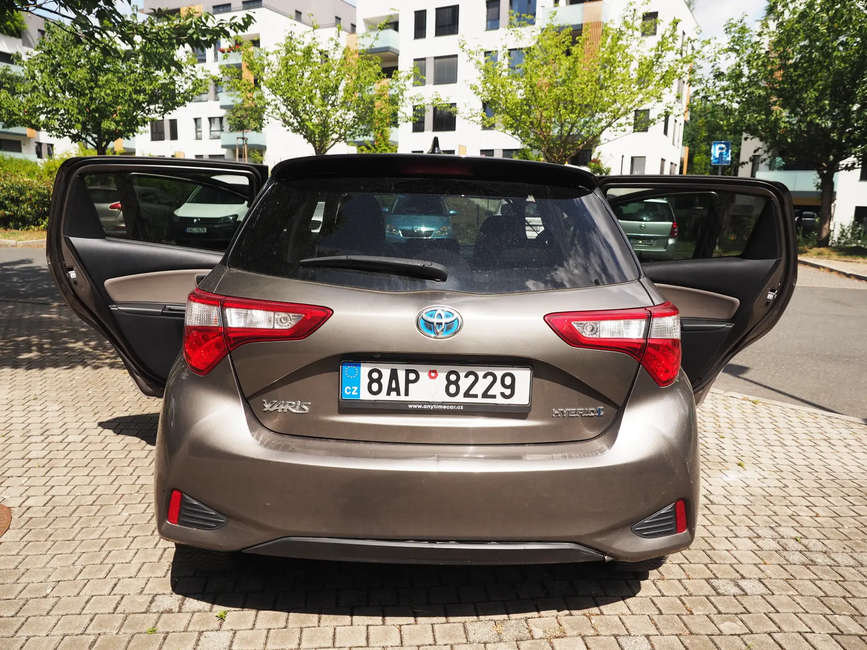 Toyota Yaris Hybrid — palubní deska